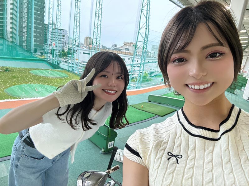 只今ゴルフ練習中